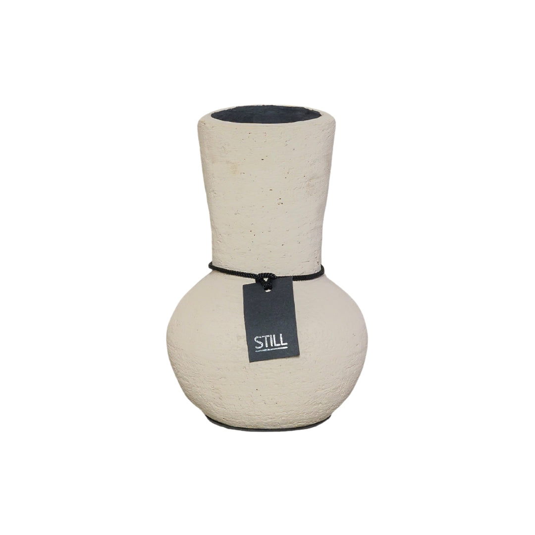 Kleine flesvaas beige - 20x14 cm van STILL, handgemaakt aardewerk in neutrale tinten, ideaal voor kleine bloemen of decoratie