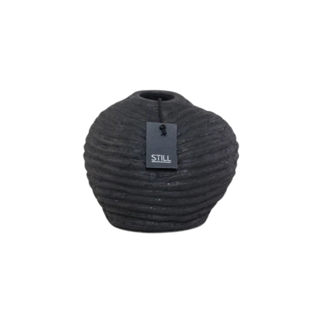 Handgemaakte vaas met organische vorm en ribbels in zwart, 17x15 cm - STILL Collection Black Series