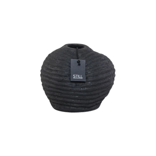 Handgemaakte vaas met organische vorm en ribbels in zwart, 17x15 cm - STILL Collection Black Series