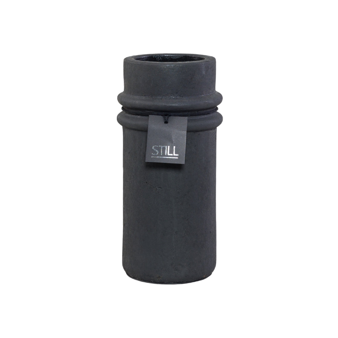 Handgemaakte STILL vaas met ribbels, cilinder vorm, zwart, aardewerk, 31x13 cm, geschikt voor droogbloemen en interieurdecoratie.