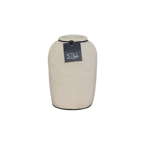 Flesvaas beige van STILL – Handgemaakte aardewerken vaas (22x15 cm) in natuurlijke tinten, perfect voor zijden bloemen of droogbloemen.