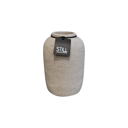 Flesvaas taupe van STILL – Handgemaakte aardewerken vaas (22x15 cm) in natuurlijke tinten, perfect voor zijden bloemen of droogbloemen.