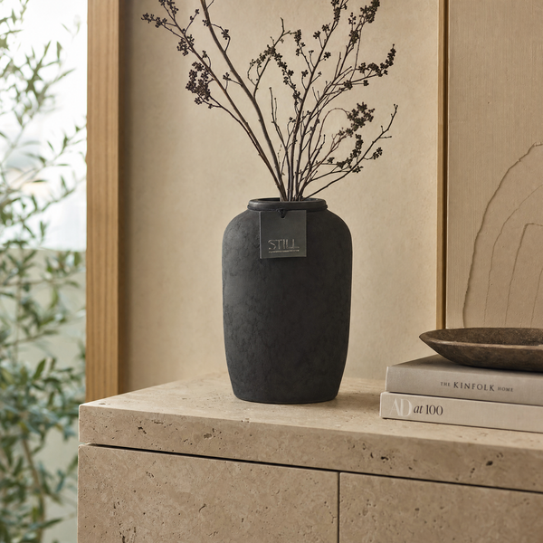 Flesvaas Zwart 30x18 cm | Handgemaakte Aardewerk Vaas | STILL Black Series