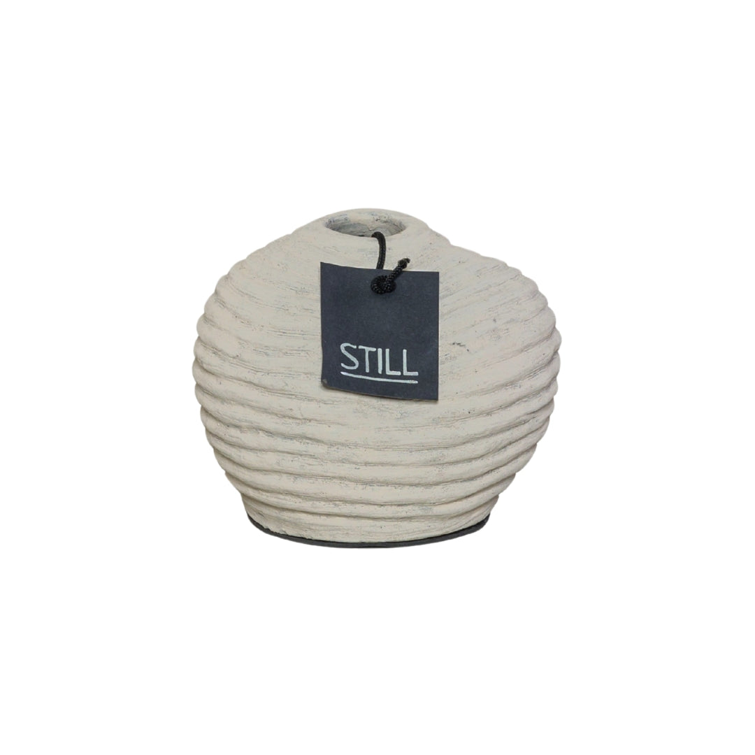 Handgemaakte vaas met organische vorm en ribbels in beige, 17x15 cm - STILL Collection