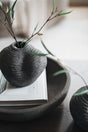 Handgemaakte vaas met organische vorm en ribbels in earth, 20x18 cm - STILL Collection