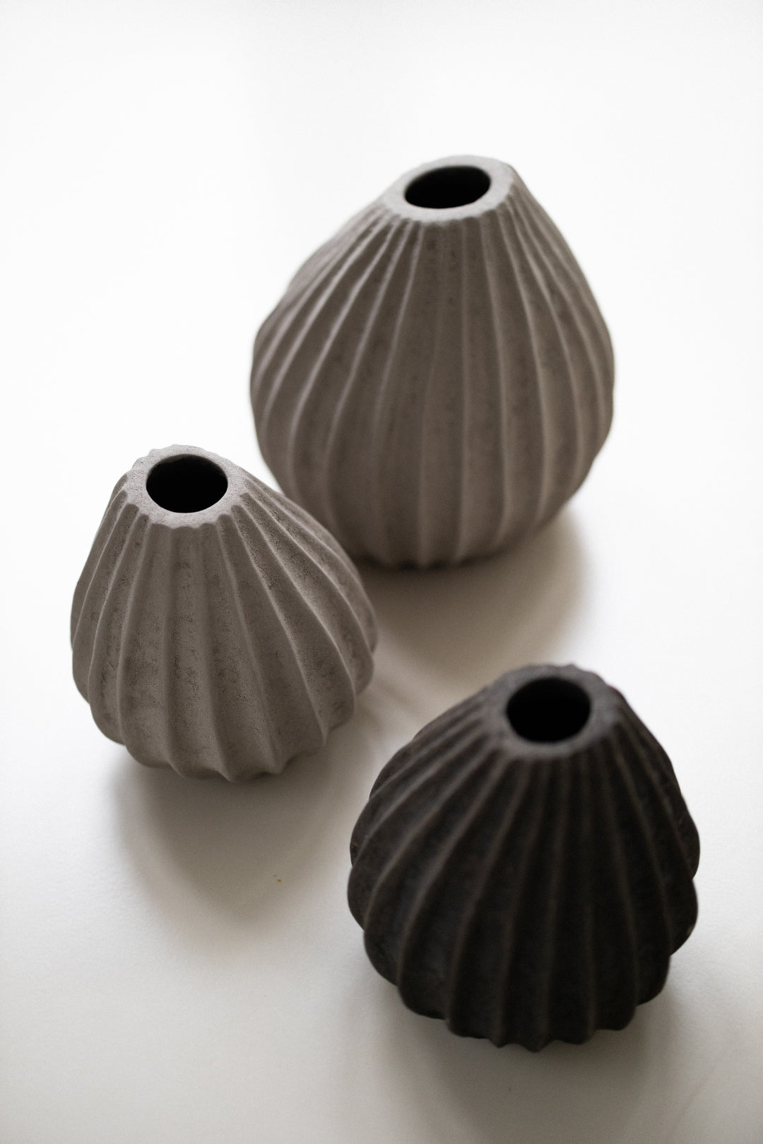 Vaas met ribbels - Donkerbruin - 22x22 cm - STILL - Dark Brown