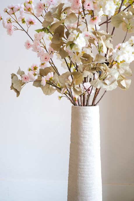 detail foto beige hoge geribbelde vaas 