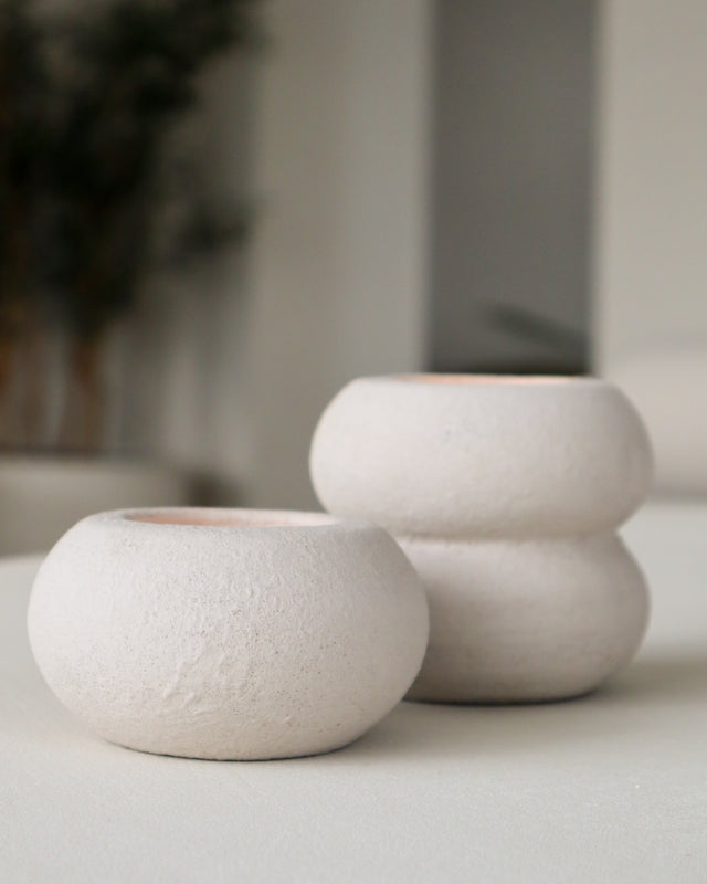 Waxinelichthouder Beige 10x5 cm van aardewerk als sfeervolle woondecoratie in een Japandi interieur